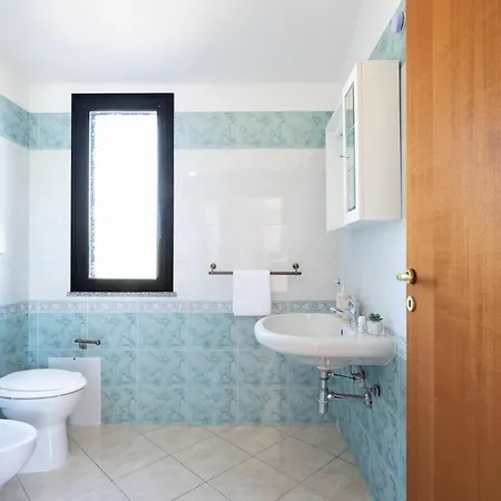 Large With Veranda- 2 Km From And Center Pula