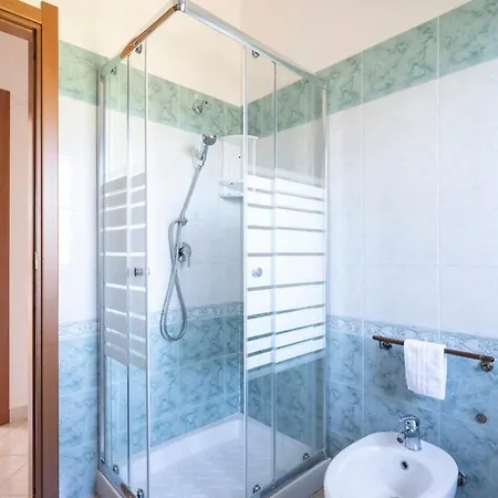Appartement Large With Veranda- 2 Km From And Center Pula