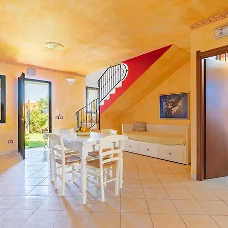 Large With Veranda- 2 Km From And Center Appartement