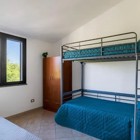 Appartement Large With Veranda- 2 Km From And Center *