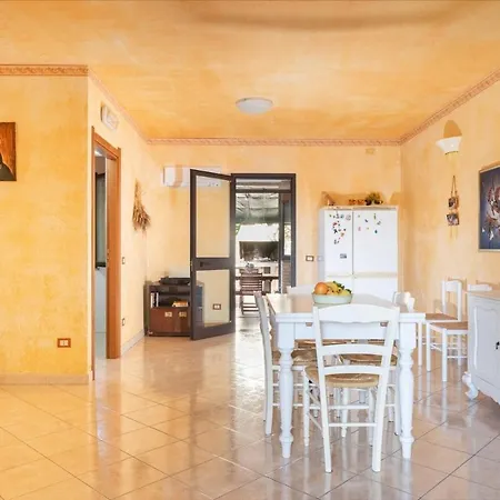 Large With Veranda- 2 Km From And Center Pula