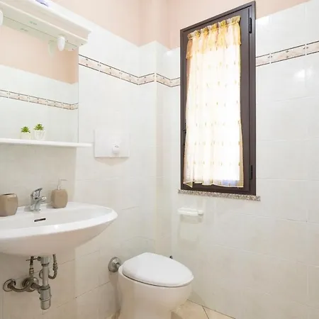 Large With Veranda- 2 Km From And Center Appartement
