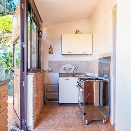 Appartement Large With Veranda- 2 Km From And Center Pula
