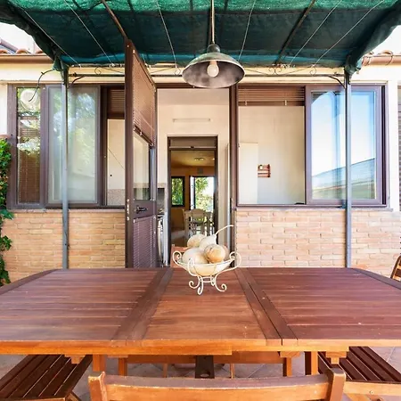Daire Large With Veranda- 2 Km From And Center *